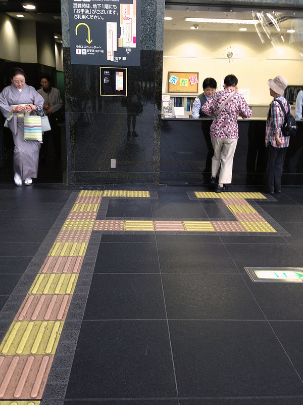 Blind guideway, Kyoto Station